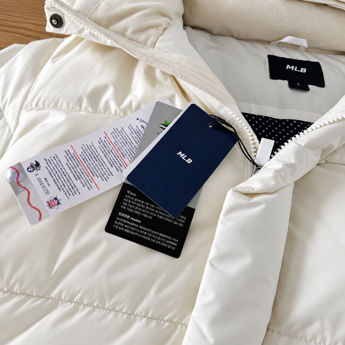 MLB – Abrigo Acolchado Largo New York Yankees Blanco Crema